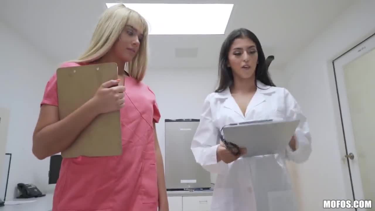 Медсестра транс выебала медсестру шлюху 